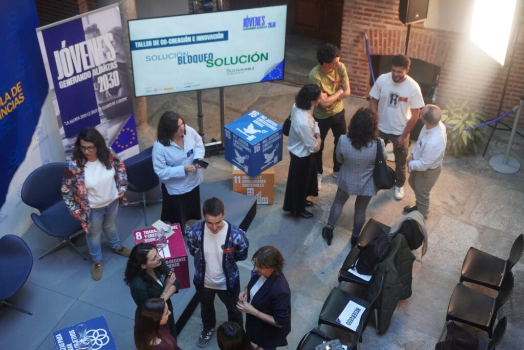 Personas participantes en uno de los talleres de la jornada 'Jóvenes Alianzas 2030'