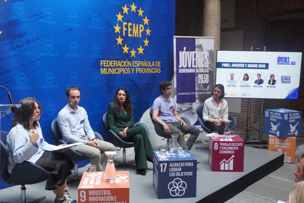 Personas participantes en el Panel “Juventud y Agenda 2030” 